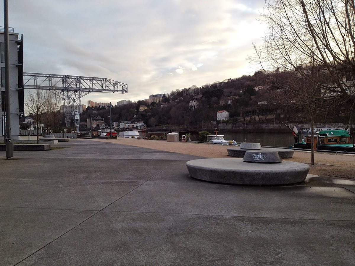 Radio Espace Spot Street Lyon Skate Spot 3/5