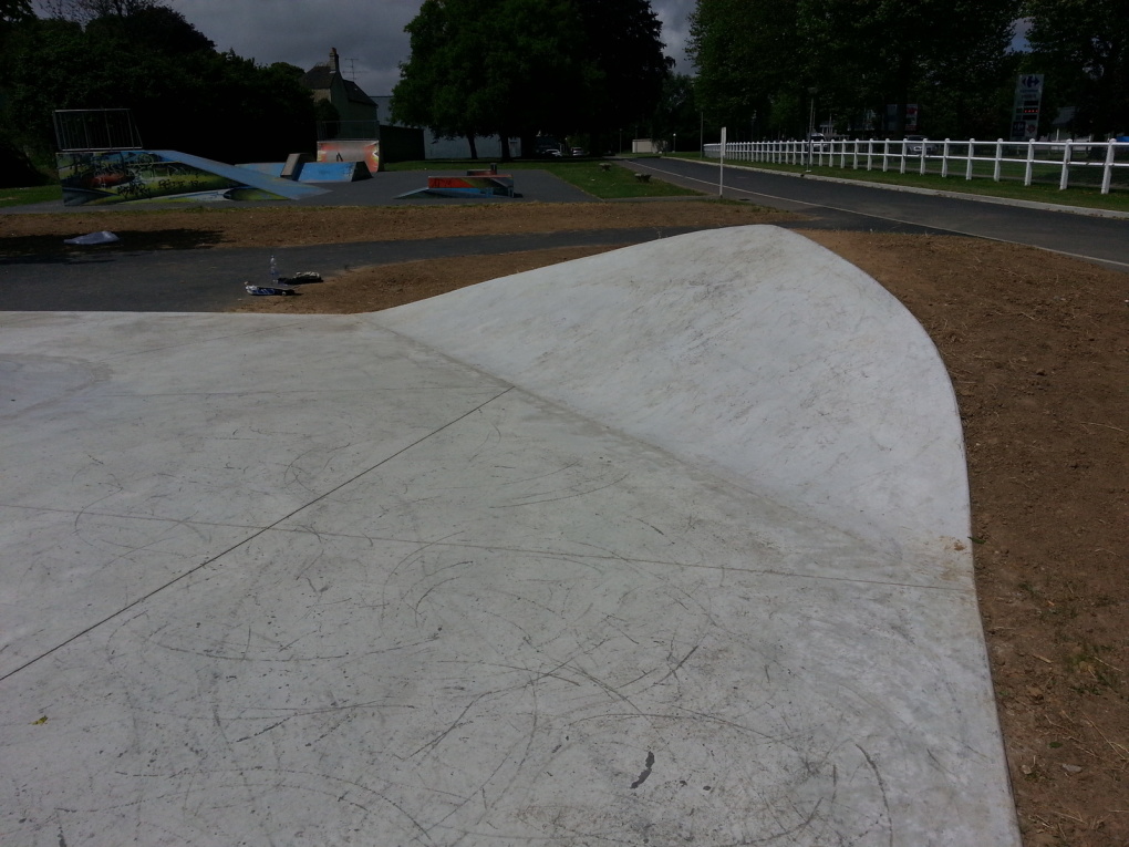 Bayeux Skatepark Bayeux Skate Spot 3/5