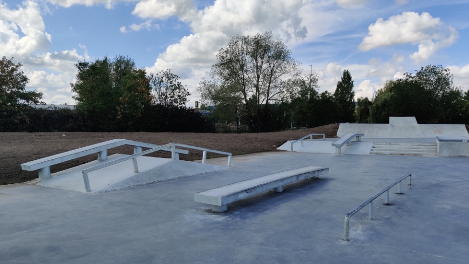 Les Vanneaux Skatepark Achères Skate Spot 4/5