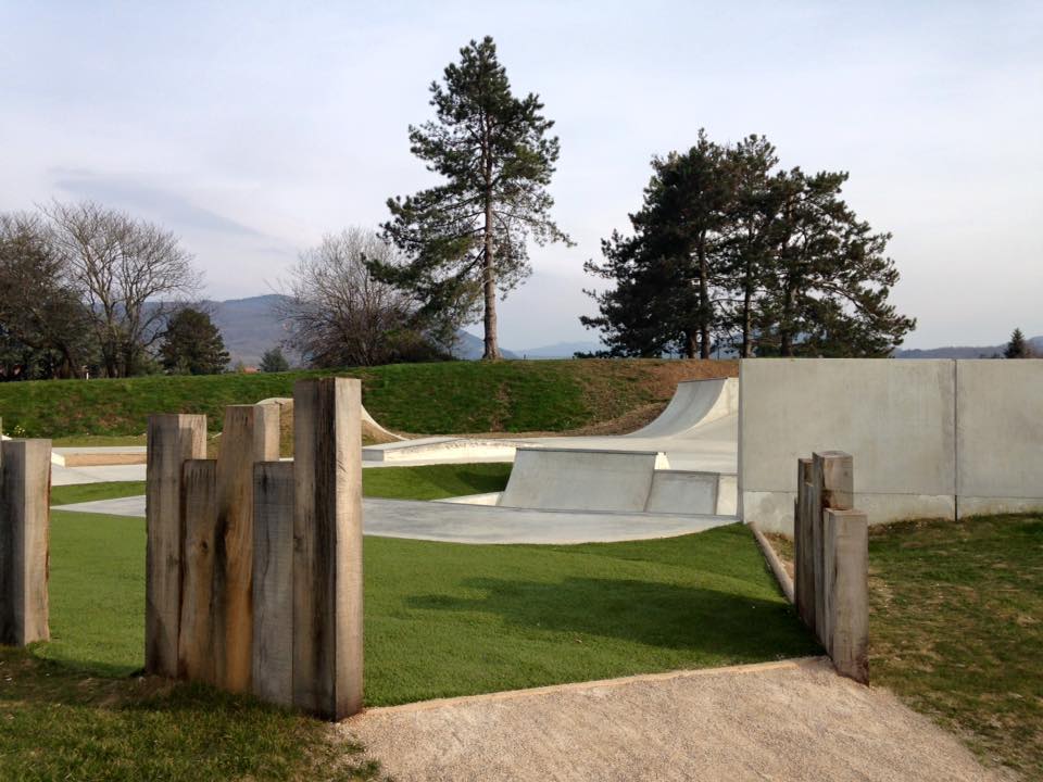 Parc des Sports Skatepark Ambérieu en Bugey Skate Spot 3/5