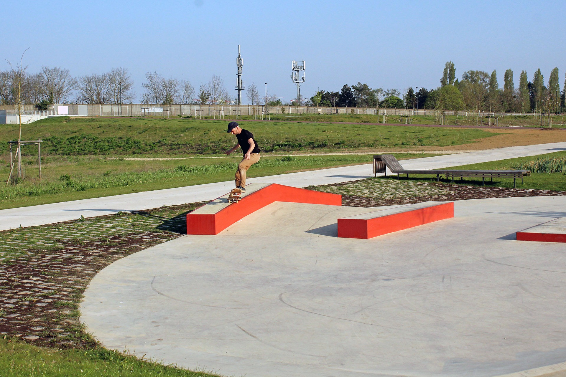Parc Georges Valbon Bowl La Courneuve Skate Spot 4/5